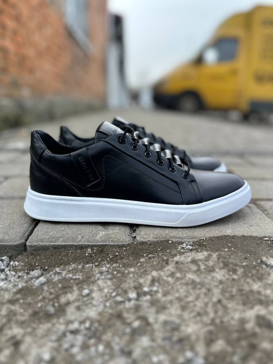 photo_5352697851747702437_y