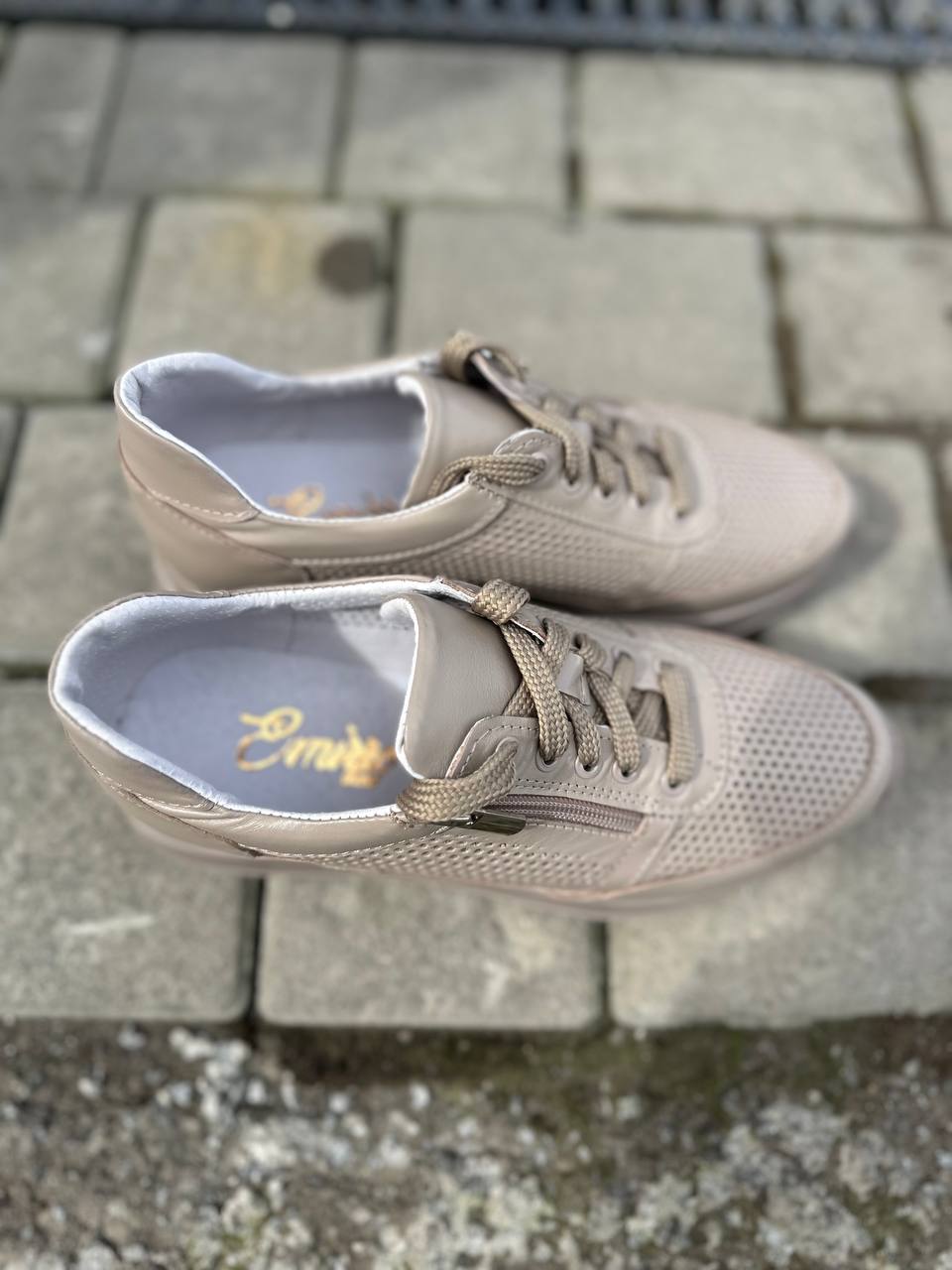 photo_5397923801540007498_y