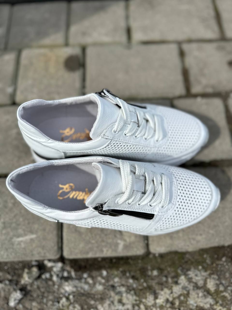 photo_5397923801540007494_y