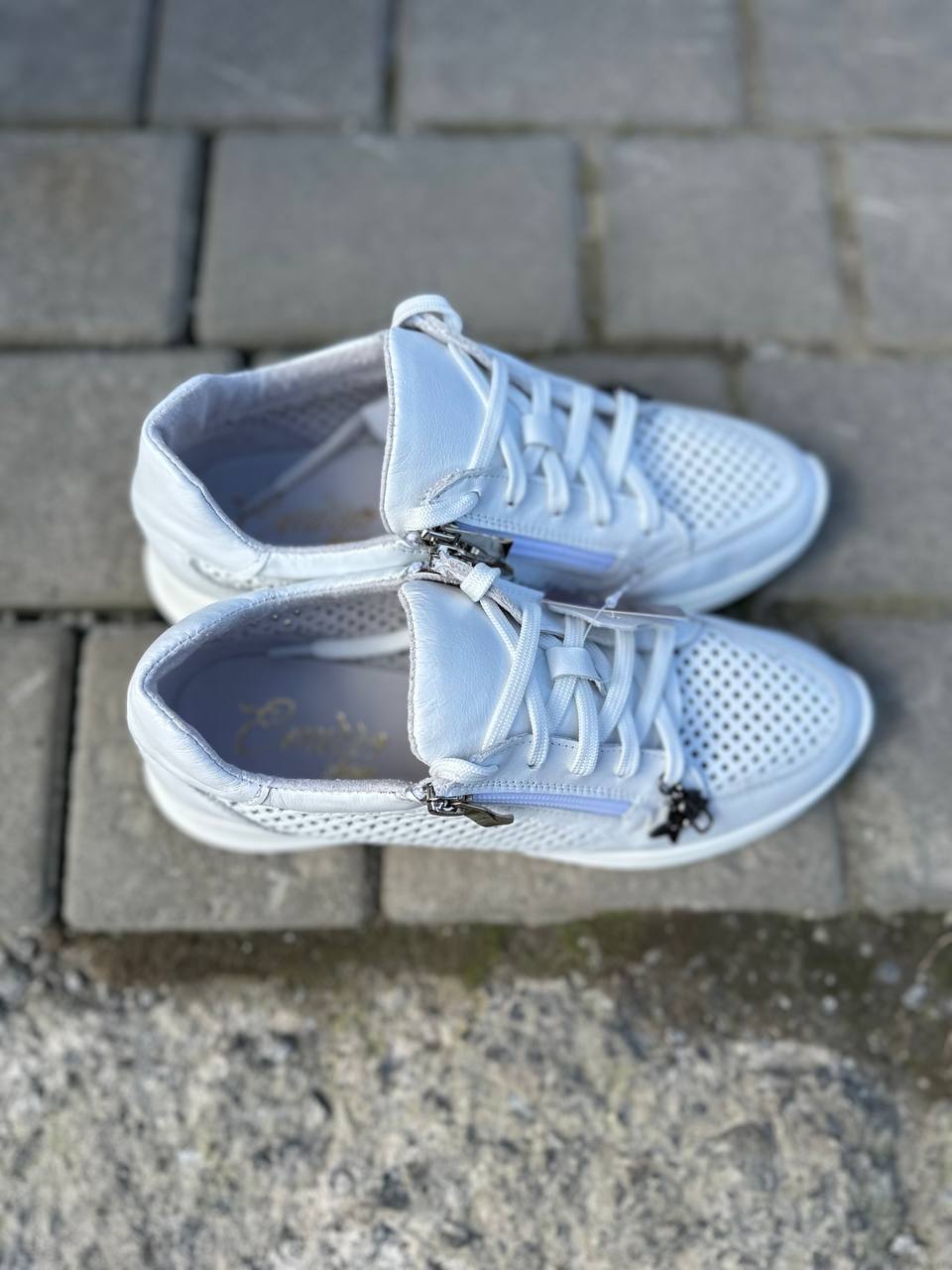 photo_5429199573000852439_y