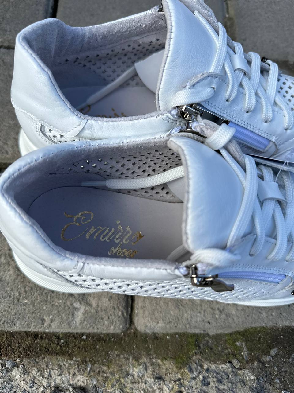 photo_5429199573000852440_y