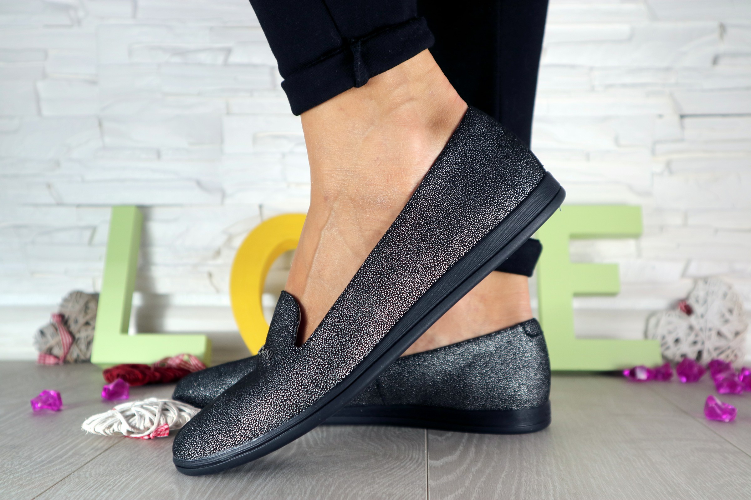 Повседневные кожаные кроссовки