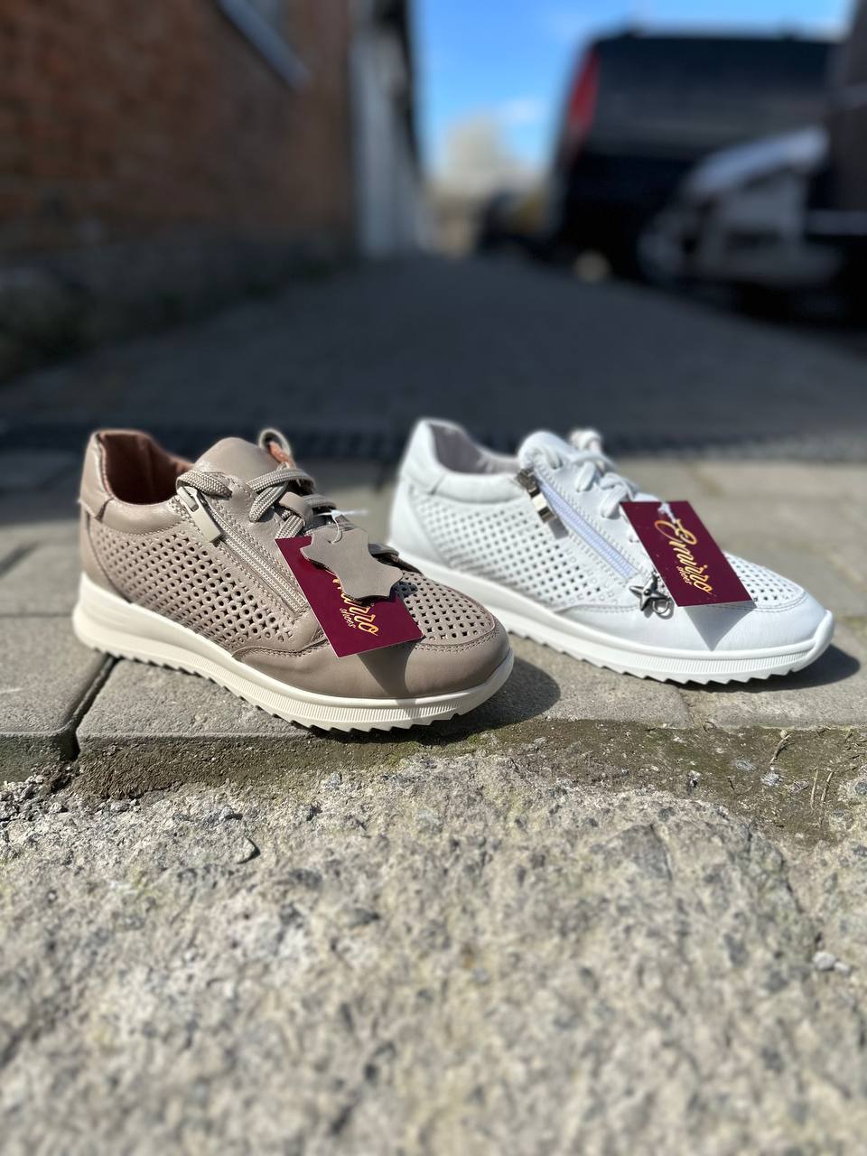 photo_5429199573000852449_y