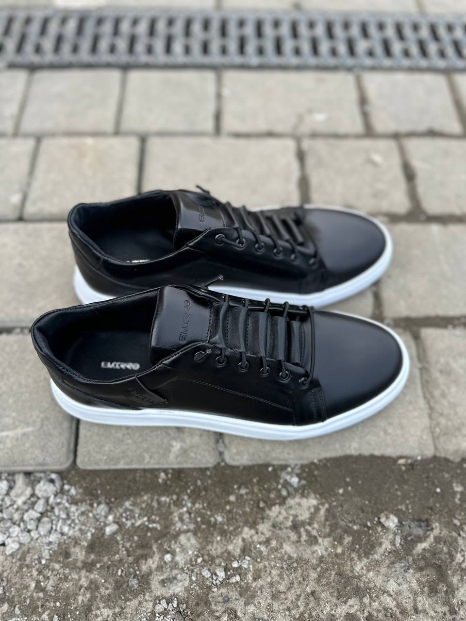 photo_5352697851747702435_y