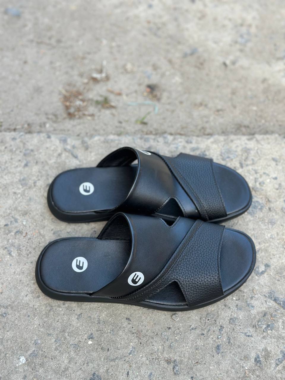 картинка Чоловічі шльопанці шкіряні літні чорні Emirro 25 от магазина Obuff 