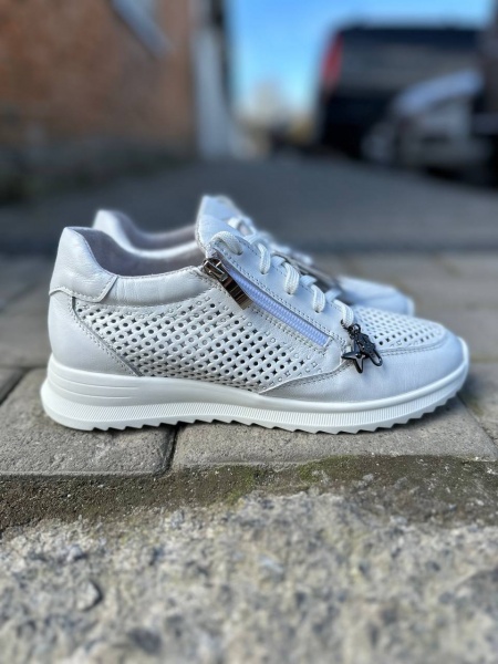 photo_5429199573000852442_y