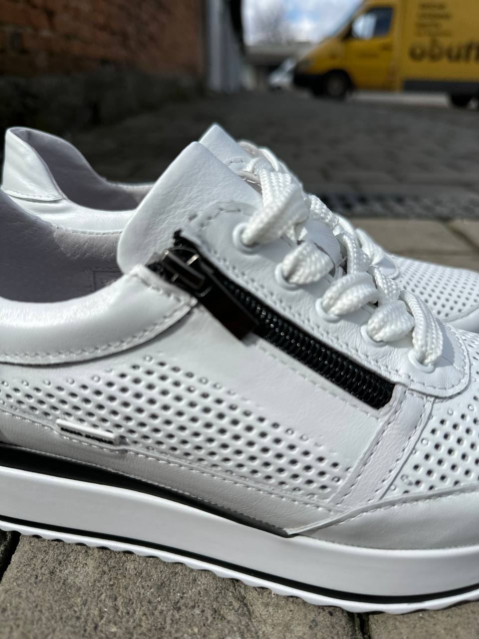 photo_5397923801540007495_y