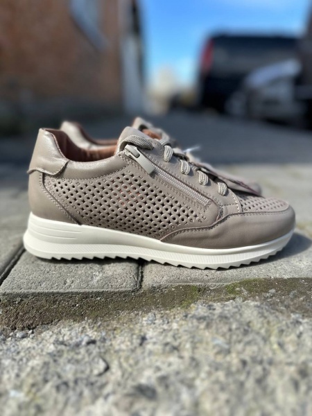 photo_5429199573000852448_y