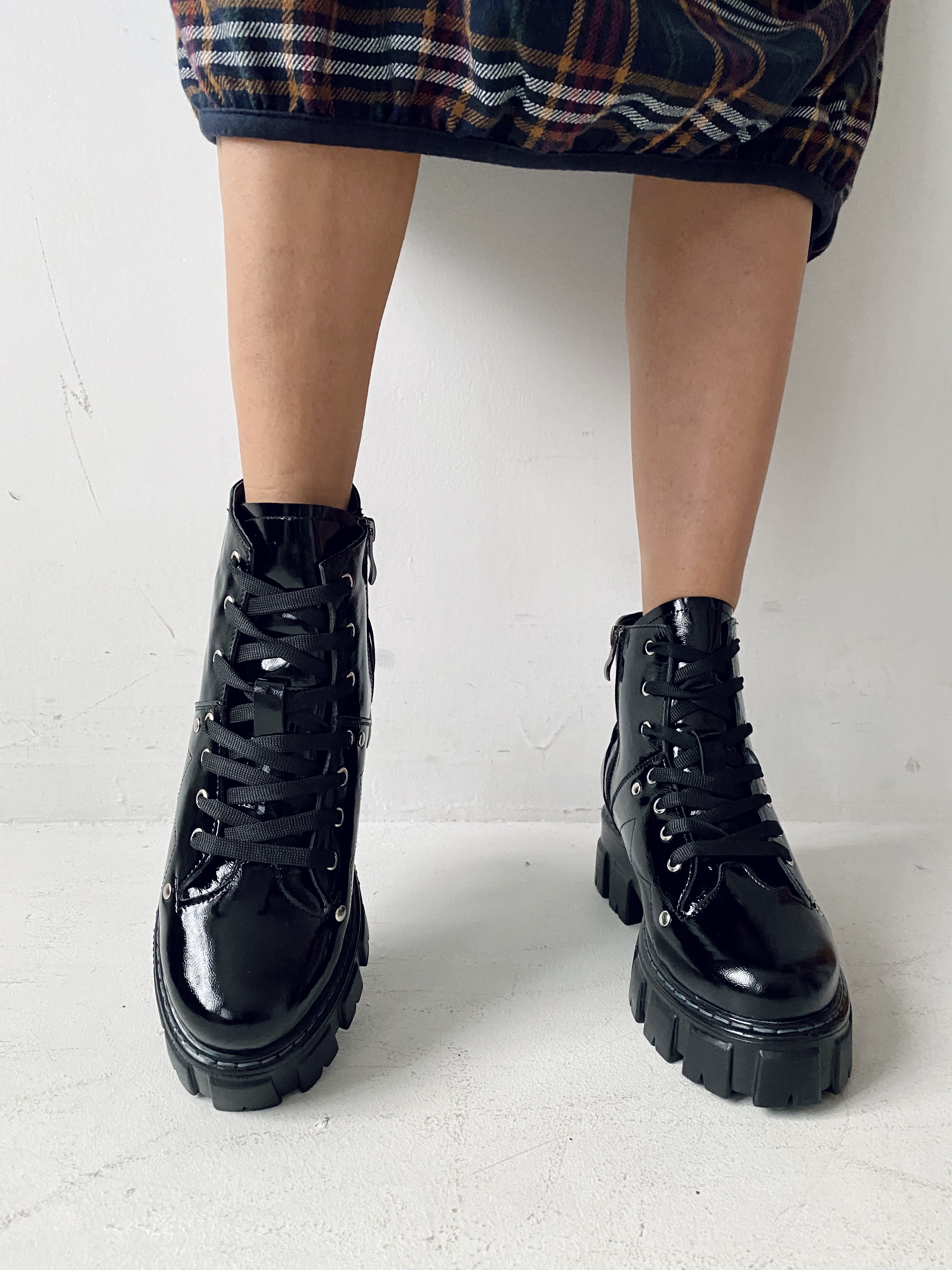 1377-W-W1-чер-лак (8)