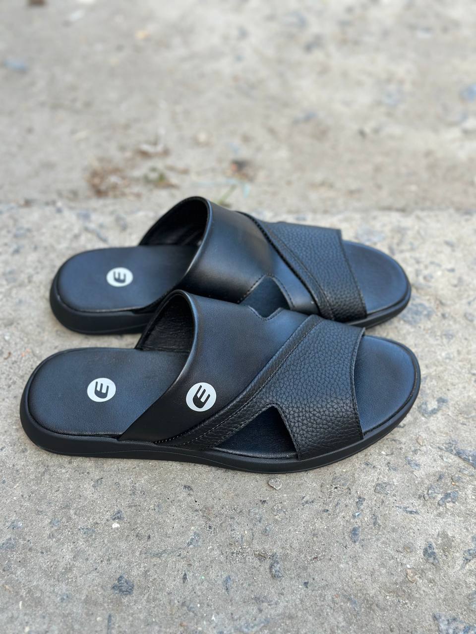 картинка Чоловічі шльопанці шкіряні літні чорні Emirro 25 от магазина Obuff 