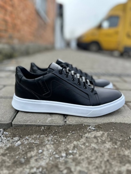 photo_5352697851747702431_y