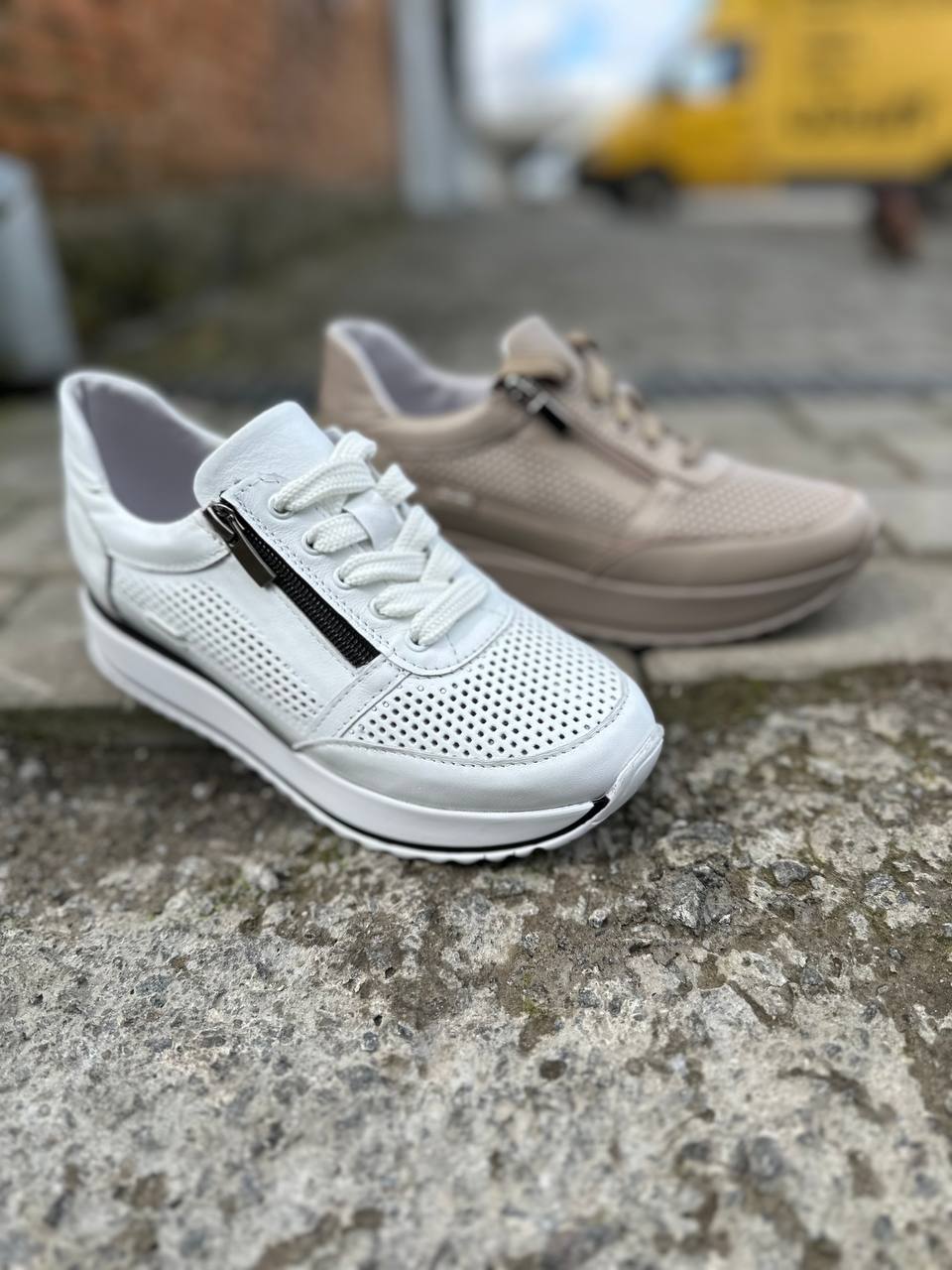 photo_5397923801540007503_y