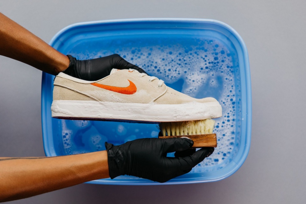 how-do-i-clean-my-shoes-nike-help.jpg
